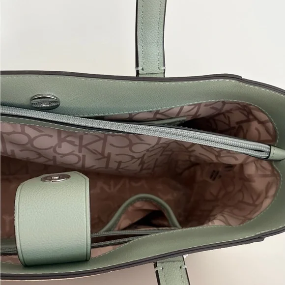 Calvin Klein bag - Picture 8 of 11